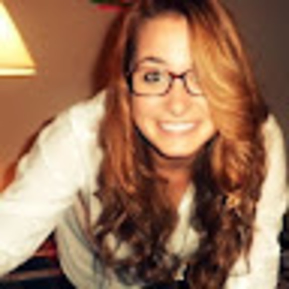 Profile Picture of Chelsea Serpas (@chelseaserpas) on Poshmark