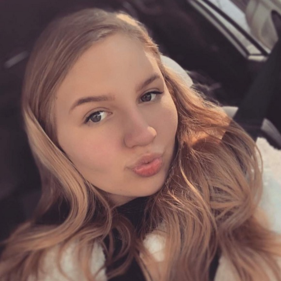 Profile Picture of Mads Horetski (@mhoretski) on Poshmark