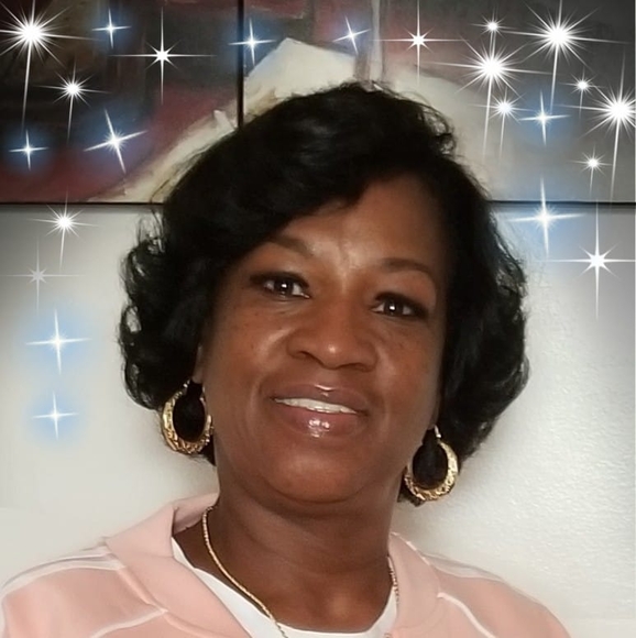 Profile Picture of Caldonia Thomas (@caldoniat) on Poshmark