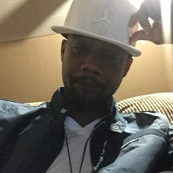 Profile Picture of David Mcclenton (@yungrose1) on Poshmark