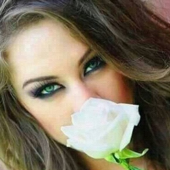 Profile Picture of Rose Algardenia (@sanaawarwar) on Poshmark
