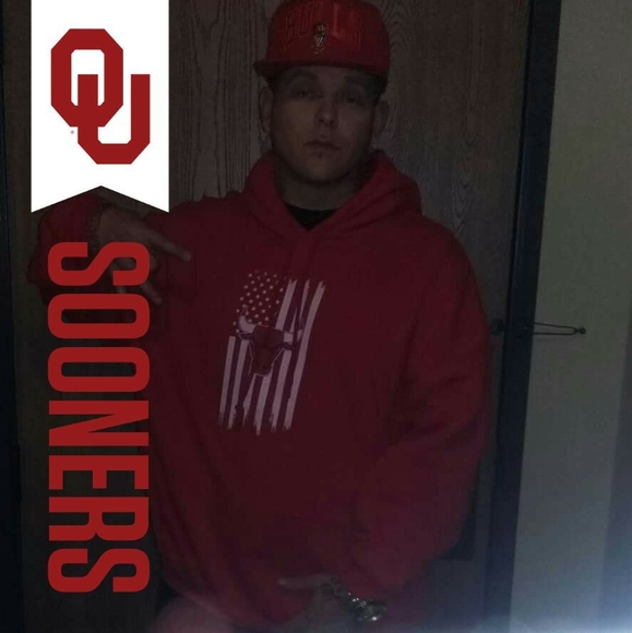 Profile Picture of James Chastain (@jameschastain) on Poshmark