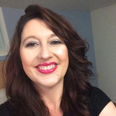 Profile Picture of Debbi Moore Designs (@DebbiMooreCraft) on Twitter