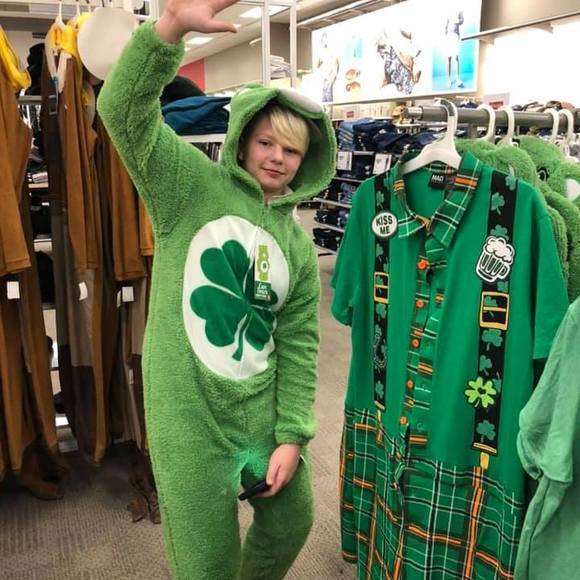 Profile Picture of Christine Neetz (@neetzcatz) on Poshmark