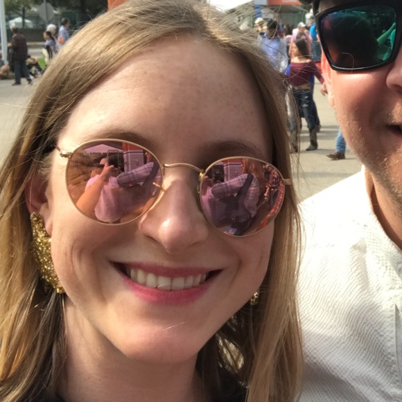 Profile Picture of Sarah Swantner (@sgswantner) on Poshmark