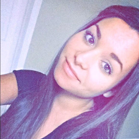 Profile Picture of Yesenia Ayala (@girlyesy) on Poshmark