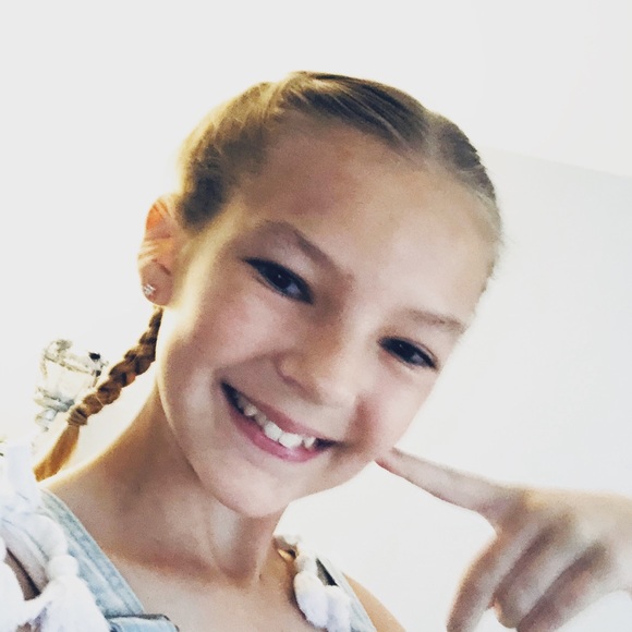 Profile Picture of Leah Jarrell (@leahjarrell) on Poshmark
