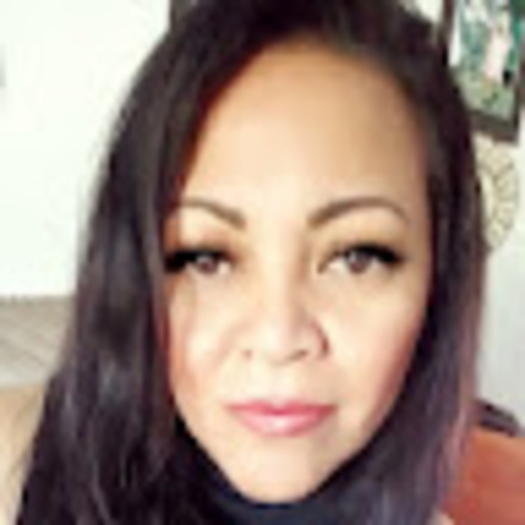 Profile Picture of Betty Faasamala (@bfaasamala) on Poshmark