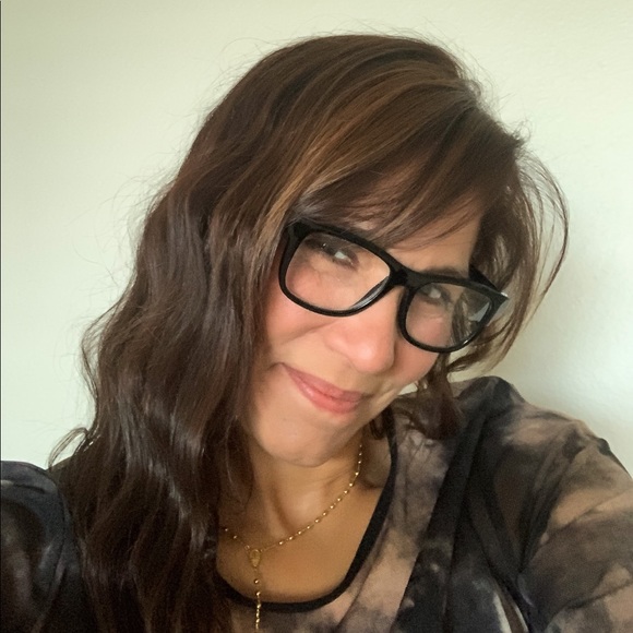 Profile Picture of Bernadette Roth (@bernroth1) on Poshmark