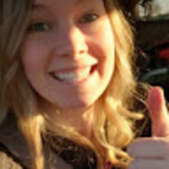 Profile Picture of Natosha D (@nadye90) on Poshmark
