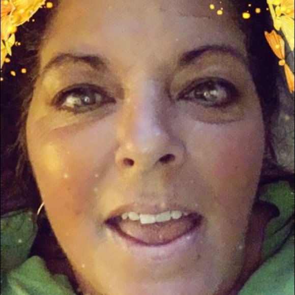 Profile Picture of Naomi Pucarelli (@napucarelli) on Poshmark