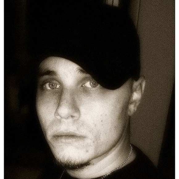 Profile Picture of Scott Roop (@sroop217) on Poshmark
