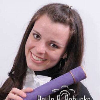 Profile Picture of Julia Farias (@juliafarias91) on Twitter