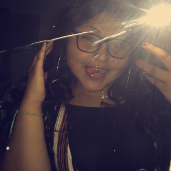 Profile Picture of Daniela Camargo (@danielaca1122) on Poshmark