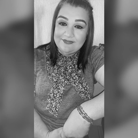 Profile Picture of Isaura Obeso (@tagua1974) on Poshmark