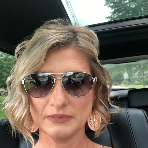 Profile Picture of Amy Taber (@mercedes61414) on Poshmark