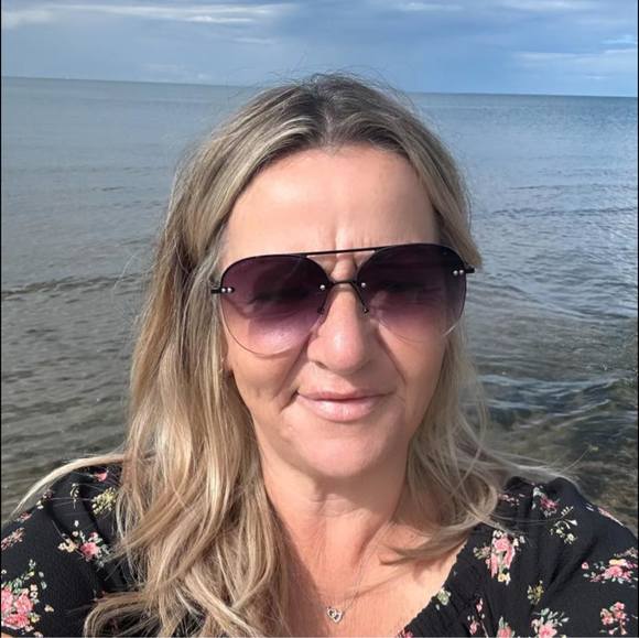 Profile Picture of Isabel Slaney (@isabelslaney) on Poshmark