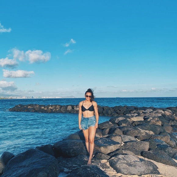 Profile Picture of Kara Duenas (@karazara) on Poshmark