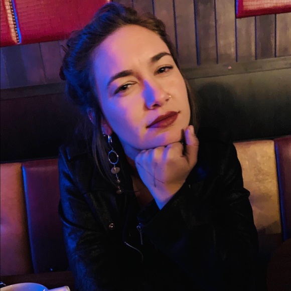 Profile Picture of Nikki Higgins (@nikhig) on Poshmark