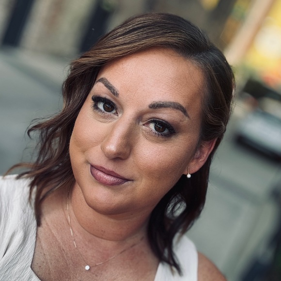 Profile Picture of Justine Lokker (@justinelokker) on Poshmark