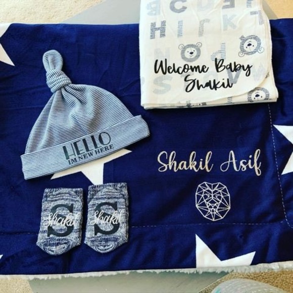 Hilary Lewins - Poshmark Profile Picture of Hilary Lewins (@tastyscrubz) on Poshmark