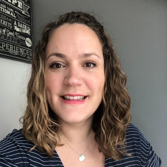 Profile Picture of Stephanie Horlings (@shorlings33) on Poshmark