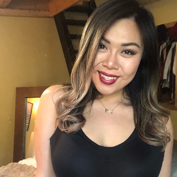 Profile Picture of Nguyen Nguyen (@nguyennguyen528) on Poshmark