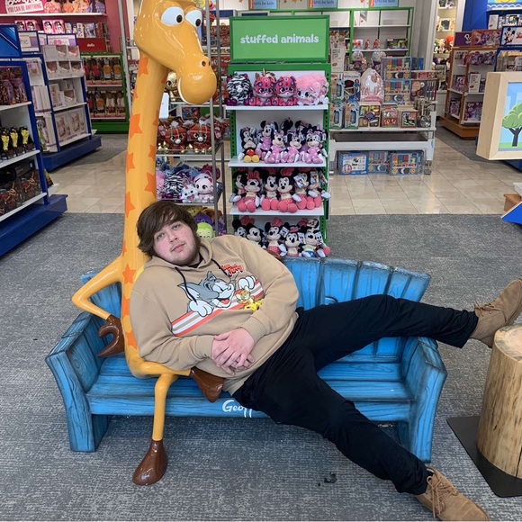 Profile Picture of Paul Bilotta (@paulyt420) on Poshmark