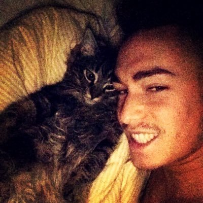 Profile Picture of Andy Warhool (@AndyBardin) on Twitter