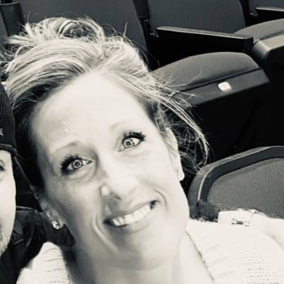 Profile Picture of Andrea Casky (@andreacasky) on Poshmark