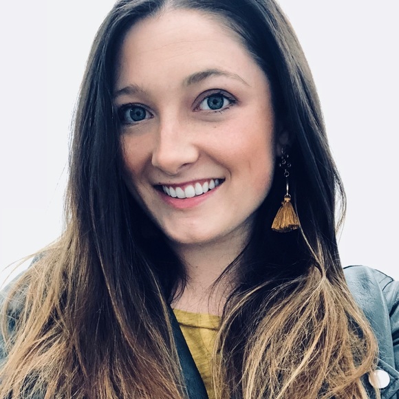 Jocelyn Schneider - Poshmark Profile Picture of Jocelyn Schneider (@jschneider0128) on Poshmark