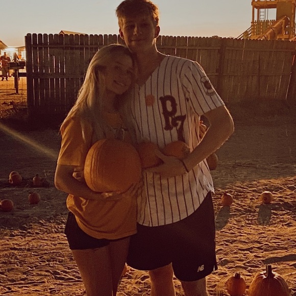 Profile Picture of Alyssa Wiley (@aly_wiley) on Poshmark