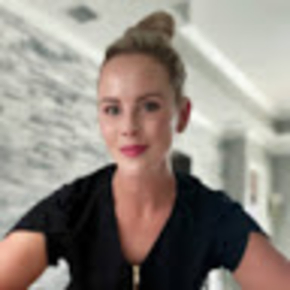 Profile Picture of Shelley Abbitt (@shelleyabbitt) on Poshmark