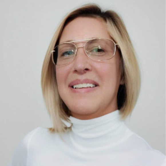 Profile Picture of Joelle Gierer (@xmasbby66) on Poshmark