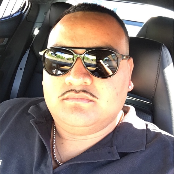 Profile Picture of Alex Cerna (@alex6088) on Poshmark