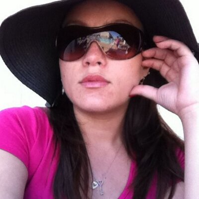 Profile Picture of Kelly Cruce (@davelovekells) on Twitter