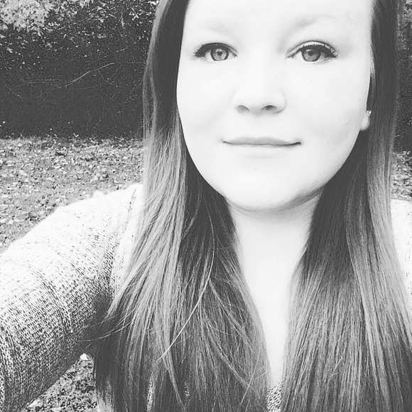Profile Picture of Laney Engelberth (@laneyengelberth) on Poshmark