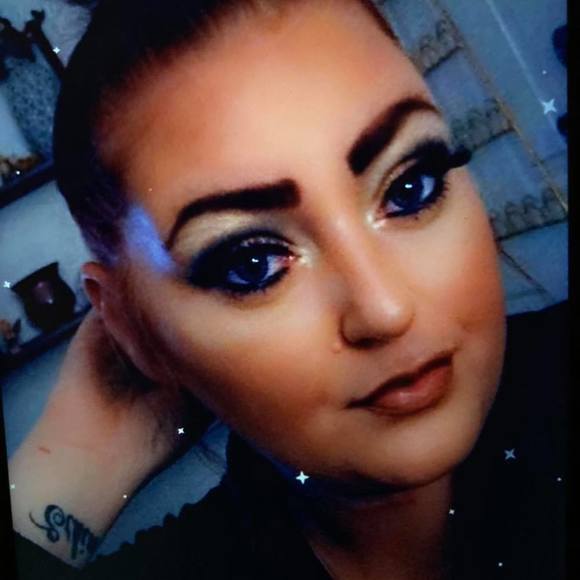 Profile Picture of Ashley Bauer (@bowtothaprncss) on Poshmark