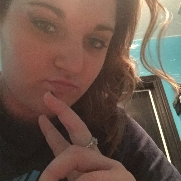 Profile Picture of Paige Lichty (@paigelichty) on Poshmark