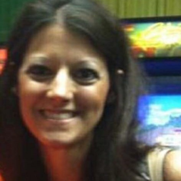 Jan Mullins humphries - Poshmark Profile Picture of Jan Mullins humphries (@marciejan) on Poshmark