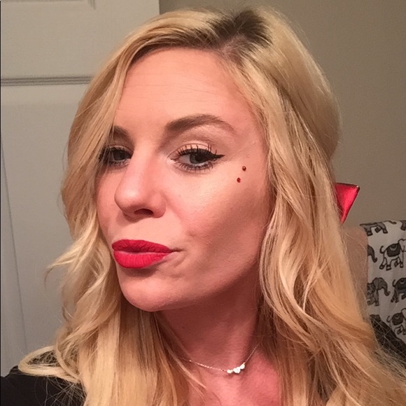 Profile Picture of Jessie Teschker (@angel_pieface) on Poshmark