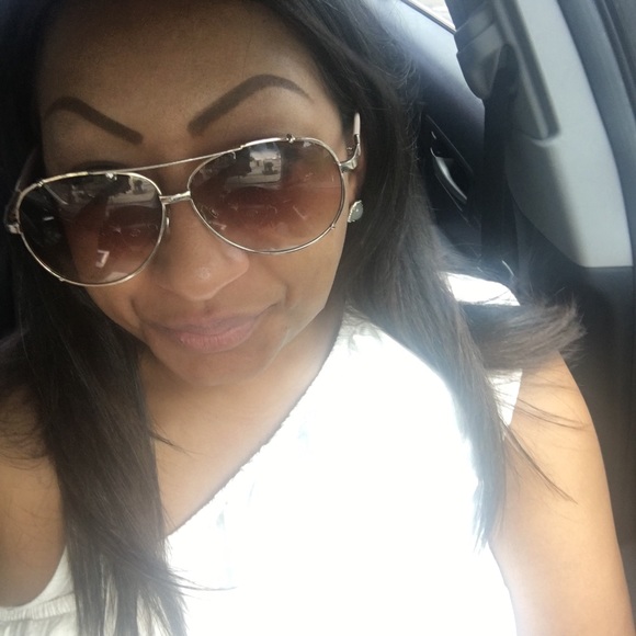 Profile Picture of Wendi Gradney (@weme2113) on Poshmark