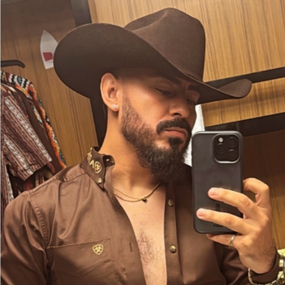 Profile Picture of Chris Frias (@chopper85) on Poshmark