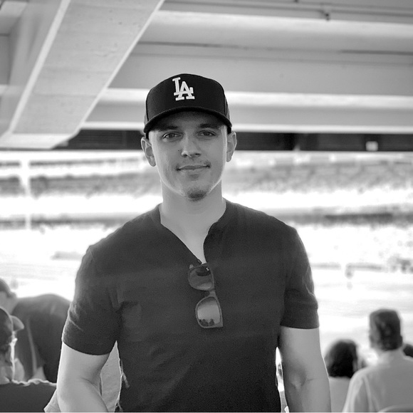 Profile Picture of Benjamin Drake (@benjamincdrake) on Poshmark