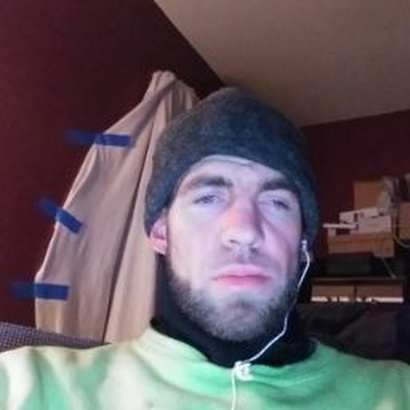 Profile Picture of Daniel Crane (@dannyglass1087) on Poshmark