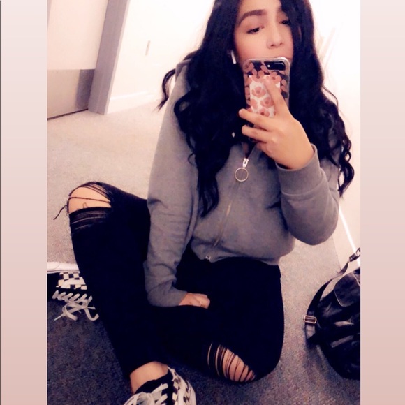 Profile Picture of Lucia Madrigal (@lucia895) on Poshmark