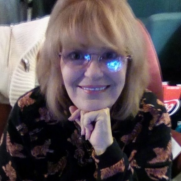 Profile Picture of Heidi Adagio (@magicmeows) on Poshmark