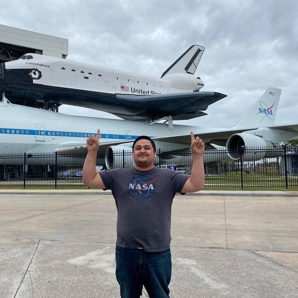 Profile Picture of Raymond Agbisit (@agbisray) on Poshmark