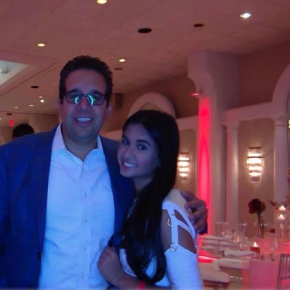 Profile Picture of Emily Hakimian (@emilyhak_) on Poshmark