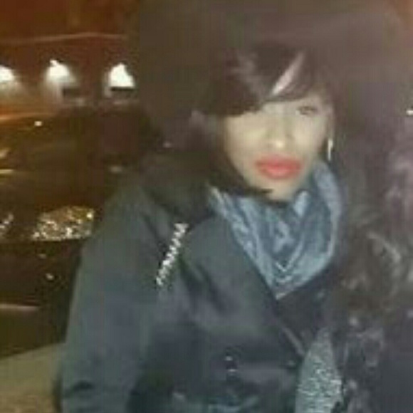 Profile Picture of Julia James (@juelz84) on Poshmark